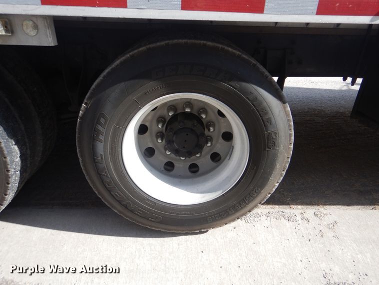 image for item DJ8617 2005 International 4400  flatbed truck