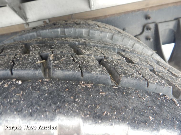 image for item DJ8617 2005 International 4400  flatbed truck