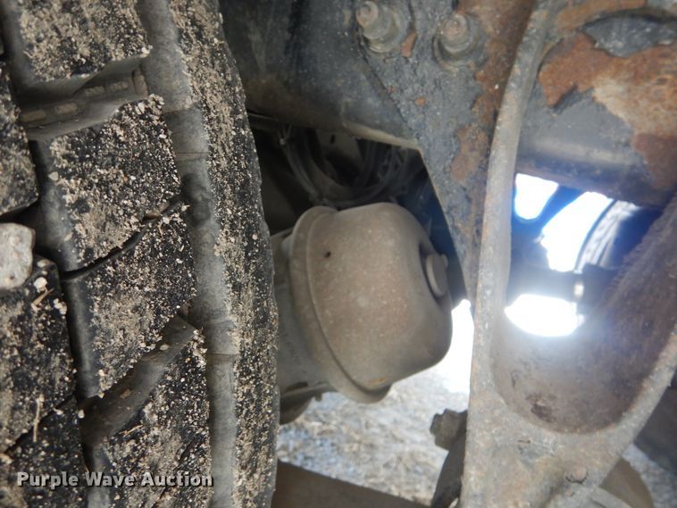 image for item DJ8617 2005 International 4400  flatbed truck