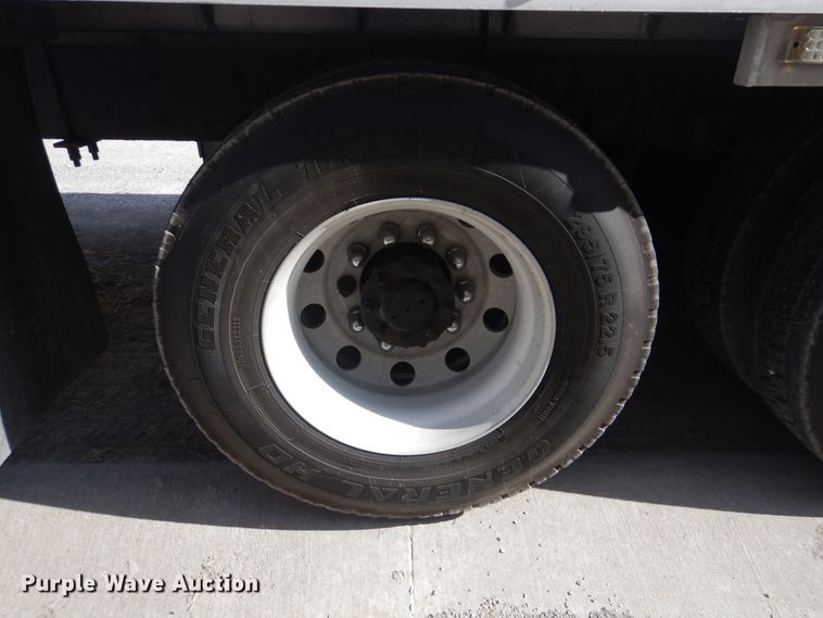 image for item DJ8617 2005 International 4400  flatbed truck