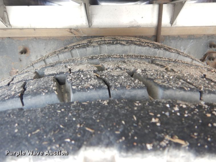 image for item DJ8617 2005 International 4400  flatbed truck