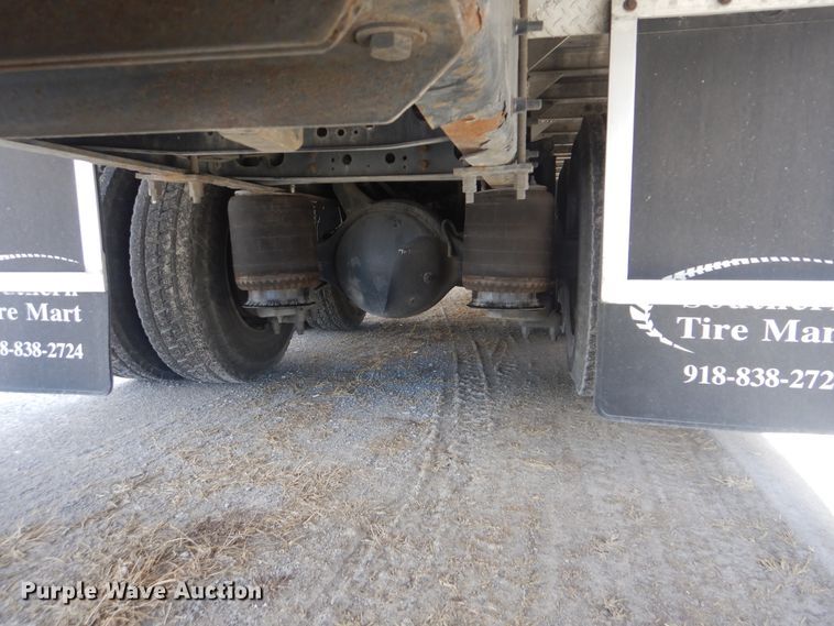 image for item DJ8617 2005 International 4400  flatbed truck