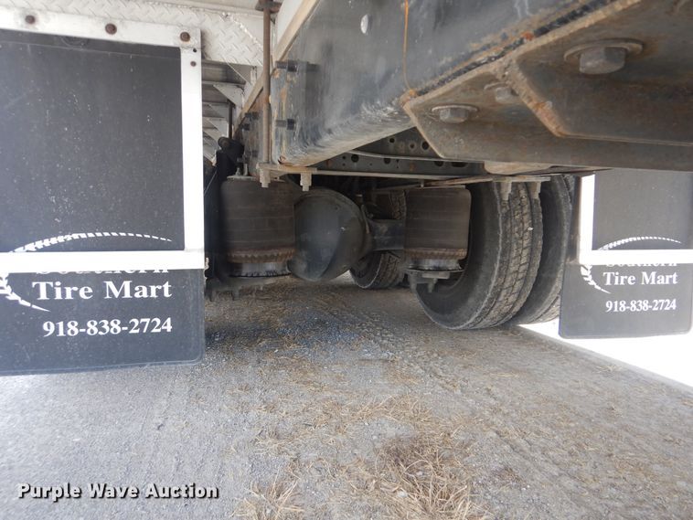 image for item DJ8617 2005 International 4400  flatbed truck