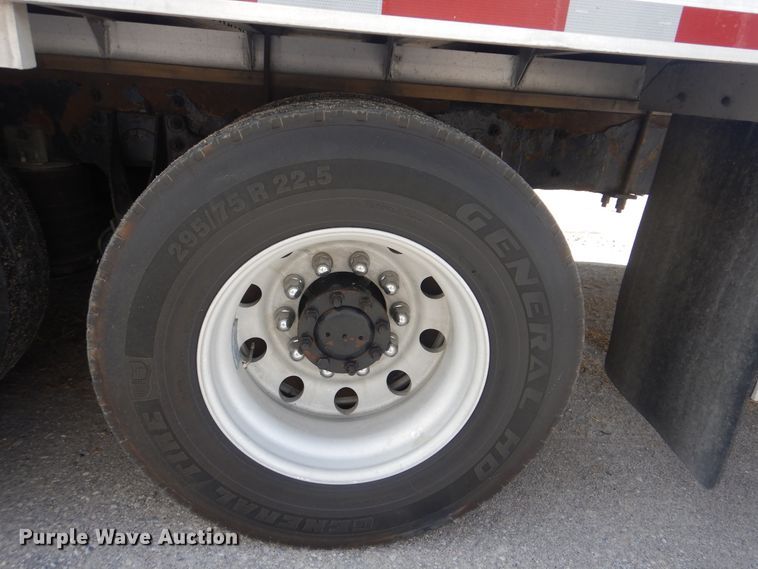 image for item DJ8617 2005 International 4400  flatbed truck