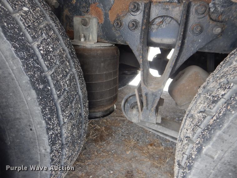 image for item DJ8617 2005 International 4400  flatbed truck