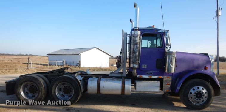 image for item DL2009 2006 Freightliner Classic  semi truck