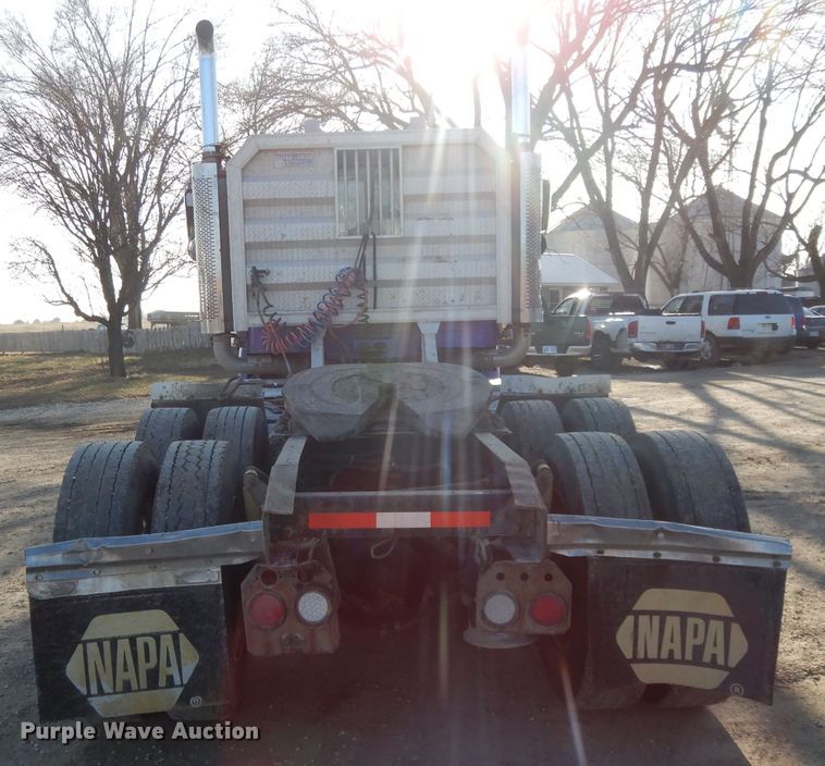 image for item DL2009 2006 Freightliner Classic  semi truck