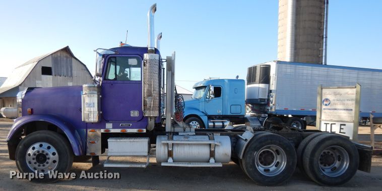 image for item DL2009 2006 Freightliner Classic  semi truck