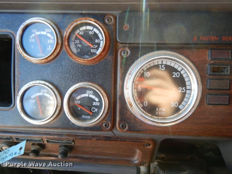 image for item DL2009 2006 Freightliner Classic  semi truck