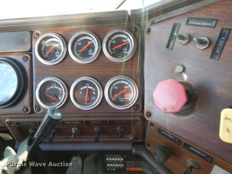 image for item DL2009 2006 Freightliner Classic  semi truck