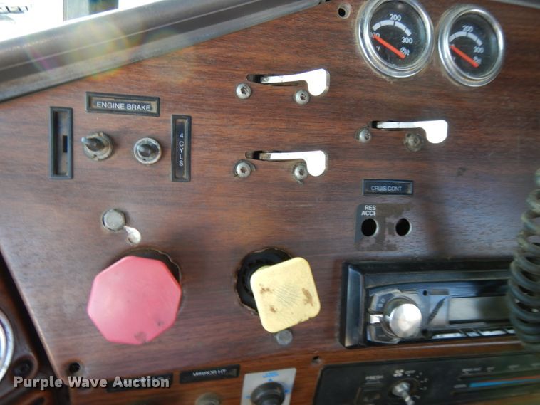 image for item DL2009 2006 Freightliner Classic  semi truck