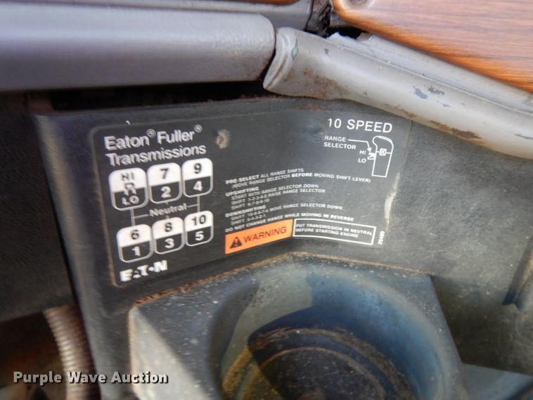 image for item DL2009 2006 Freightliner Classic  semi truck