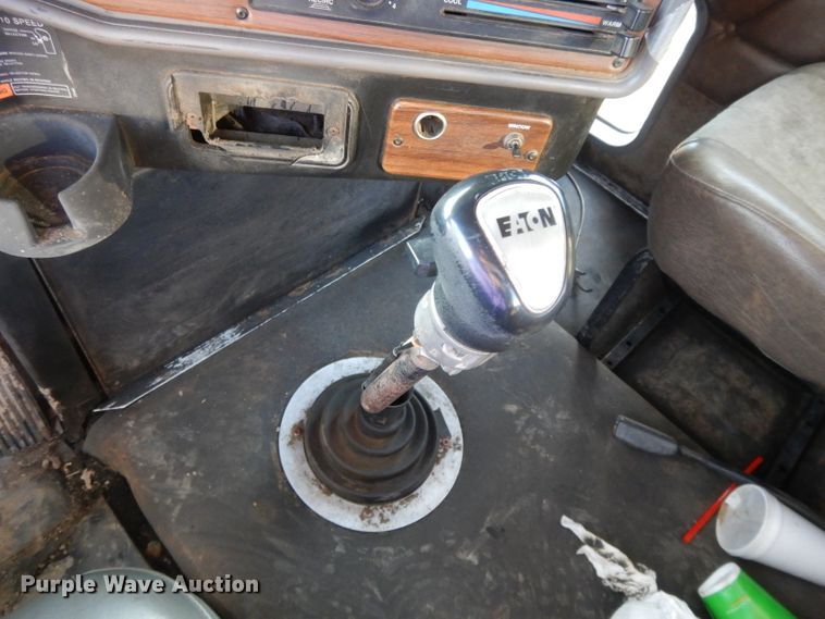 image for item DL2009 2006 Freightliner Classic  semi truck