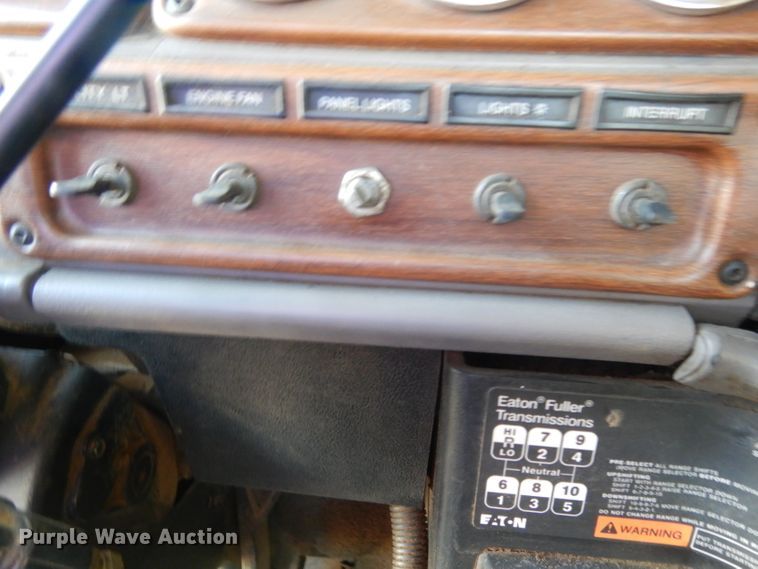 image for item DL2009 2006 Freightliner Classic  semi truck