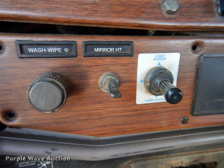 image for item DL2009 2006 Freightliner Classic  semi truck