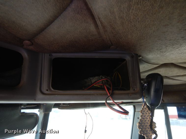 image for item DL2009 2006 Freightliner Classic  semi truck