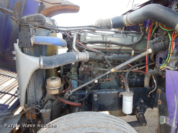 image for item DL2009 2006 Freightliner Classic  semi truck