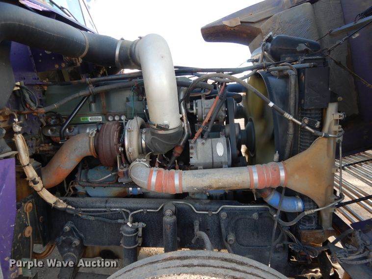 image for item DL2009 2006 Freightliner Classic  semi truck