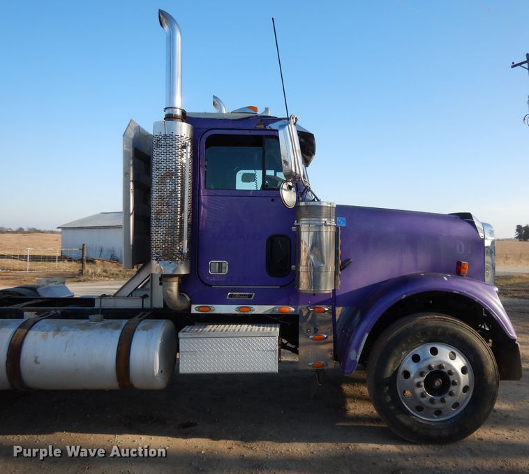 image for item DL2009 2006 Freightliner Classic  semi truck