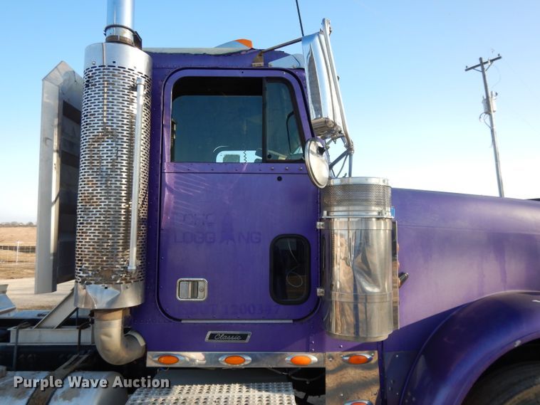 image for item DL2009 2006 Freightliner Classic  semi truck