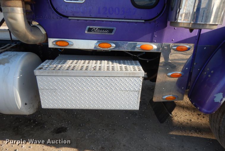 image for item DL2009 2006 Freightliner Classic  semi truck