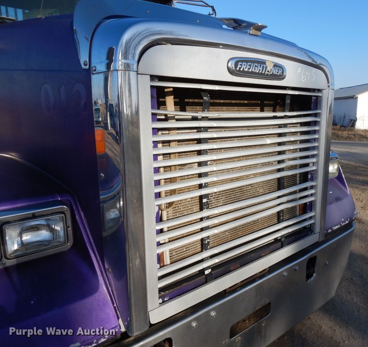 image for item DL2009 2006 Freightliner Classic  semi truck