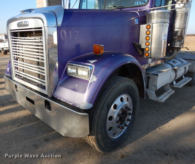 image for item DL2009 2006 Freightliner Classic  semi truck