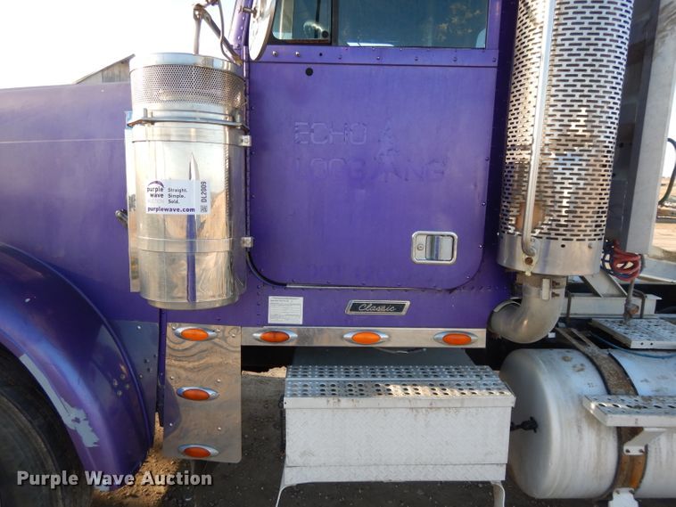 image for item DL2009 2006 Freightliner Classic  semi truck