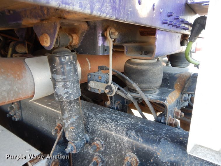 image for item DL2009 2006 Freightliner Classic  semi truck