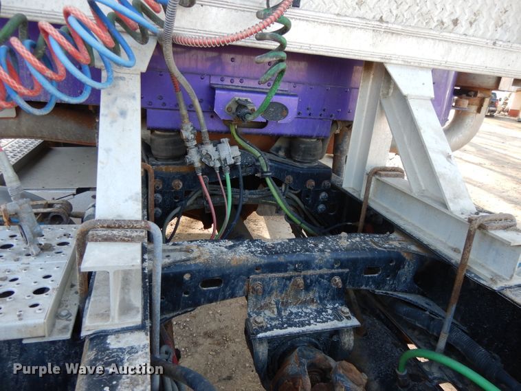 image for item DL2009 2006 Freightliner Classic  semi truck