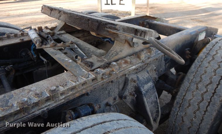 image for item DL2009 2006 Freightliner Classic  semi truck