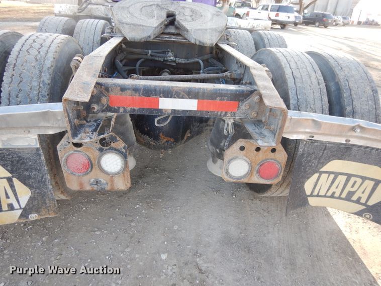 image for item DL2009 2006 Freightliner Classic  semi truck