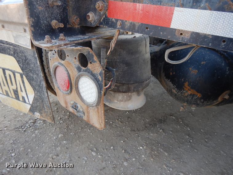 image for item DL2009 2006 Freightliner Classic  semi truck