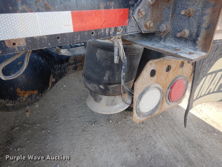 image for item DL2009 2006 Freightliner Classic  semi truck