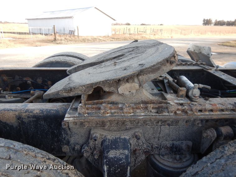 image for item DL2009 2006 Freightliner Classic  semi truck