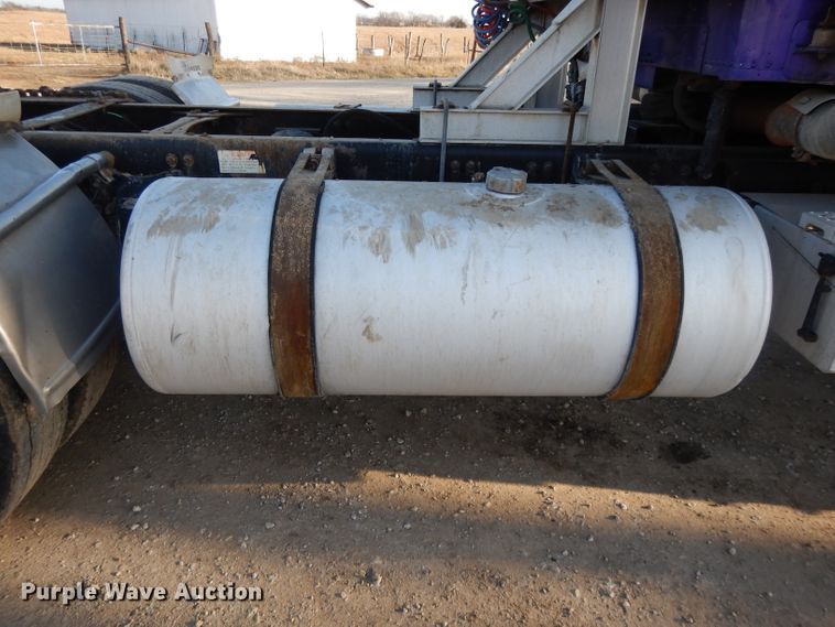 image for item DL2009 2006 Freightliner Classic  semi truck