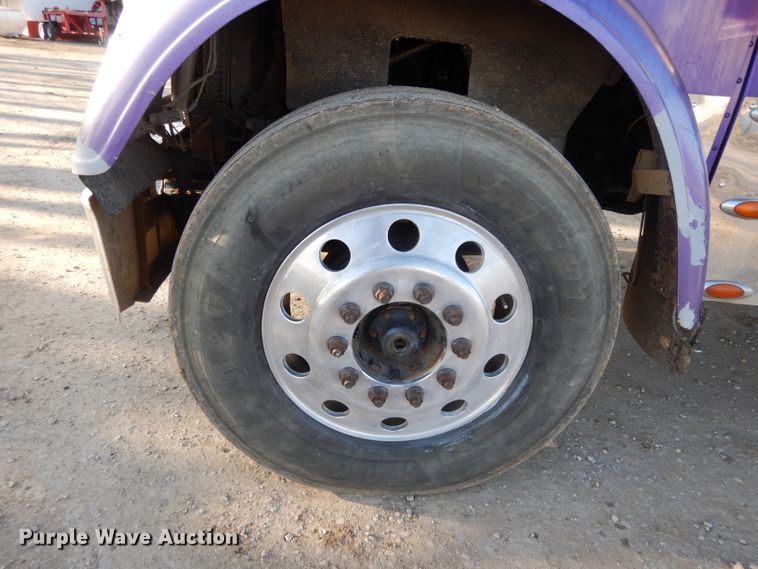 image for item DL2009 2006 Freightliner Classic  semi truck