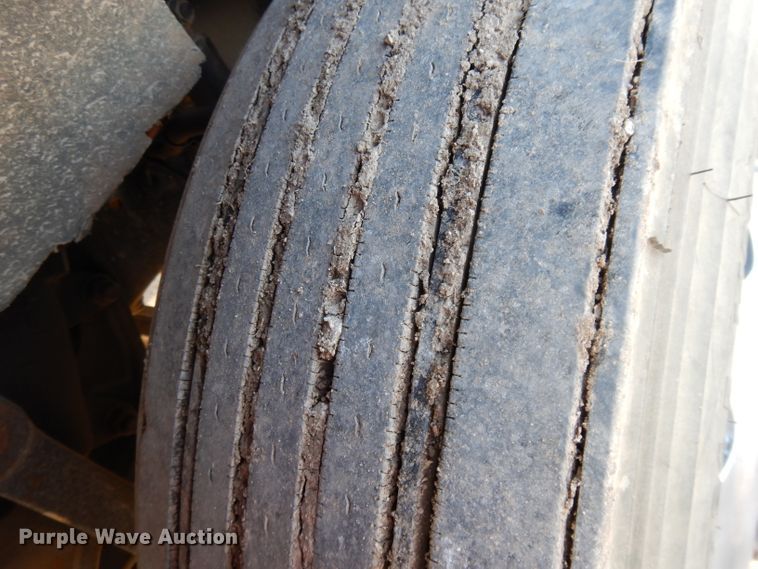 image for item DL2009 2006 Freightliner Classic  semi truck