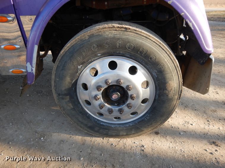 image for item DL2009 2006 Freightliner Classic  semi truck