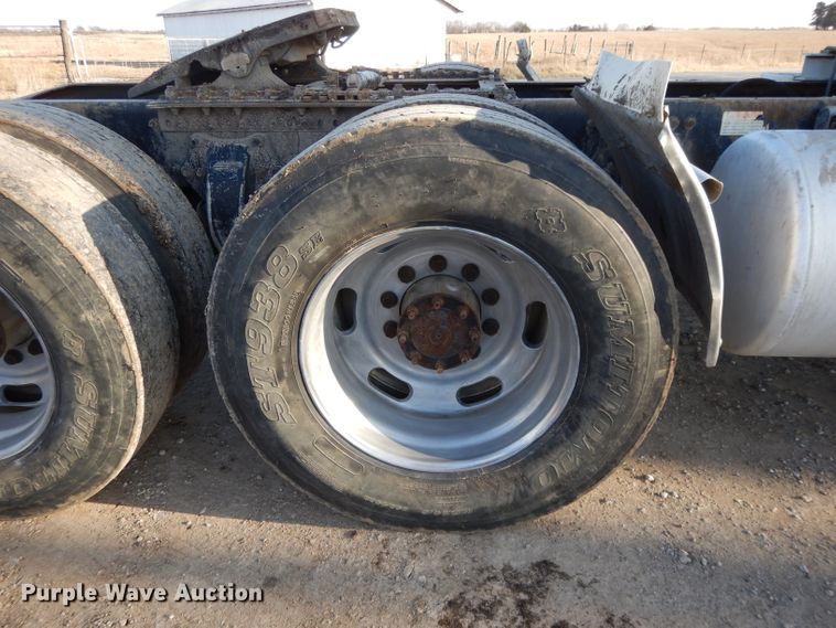 image for item DL2009 2006 Freightliner Classic  semi truck