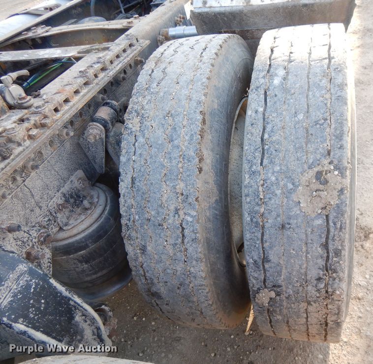 image for item DL2009 2006 Freightliner Classic  semi truck