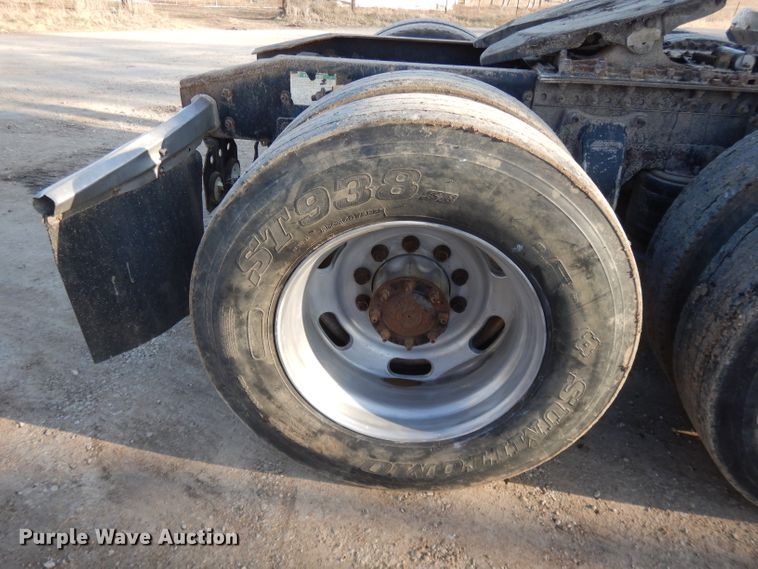 image for item DL2009 2006 Freightliner Classic  semi truck