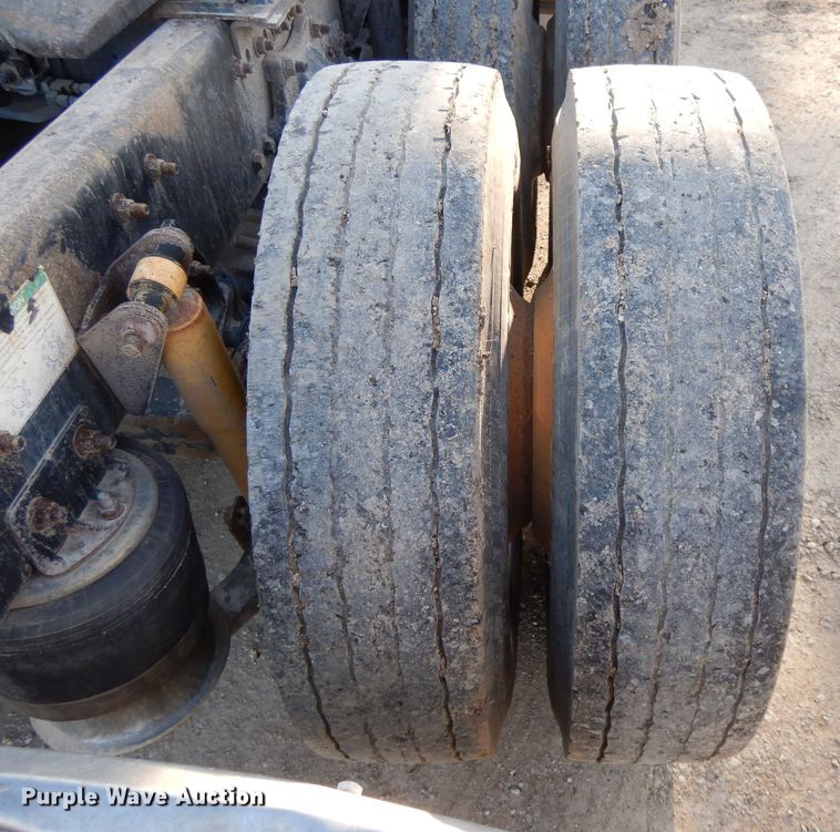 image for item DL2009 2006 Freightliner Classic  semi truck