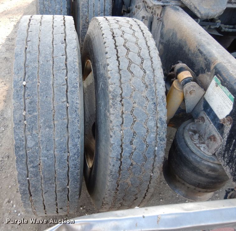 image for item DL2009 2006 Freightliner Classic  semi truck