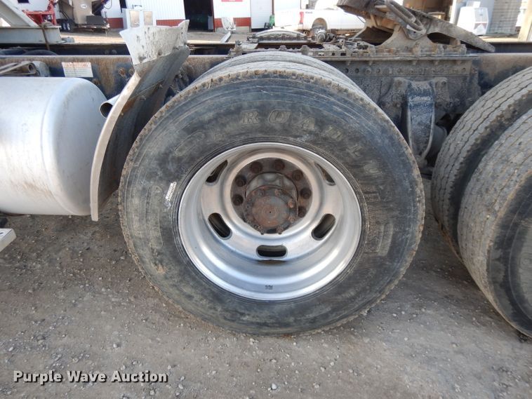 image for item DL2009 2006 Freightliner Classic  semi truck