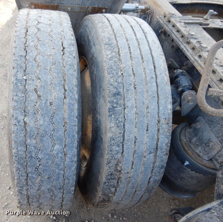 image for item DL2009 2006 Freightliner Classic  semi truck