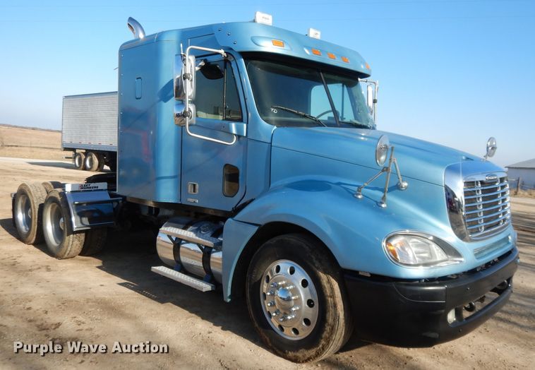 image for item DL2011 2006 Freightliner Columbia  semi truck