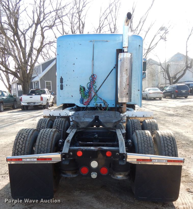 image for item DL2011 2006 Freightliner Columbia  semi truck