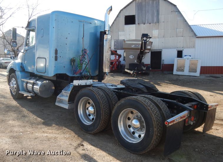 image for item DL2011 2006 Freightliner Columbia  semi truck