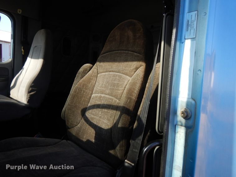 image for item DL2011 2006 Freightliner Columbia  semi truck